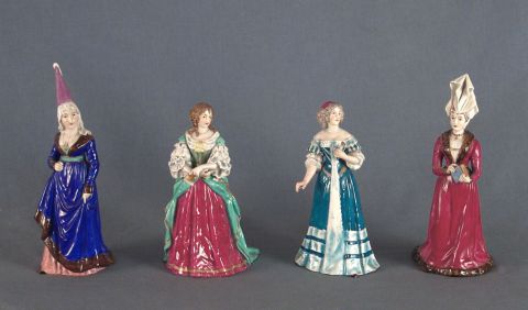 Mujeres, porcelana de Sevres (peq. faltantes)