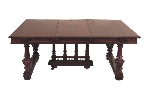 Mesa comedor, una tabla, 16 sillas tapizado cuero negro