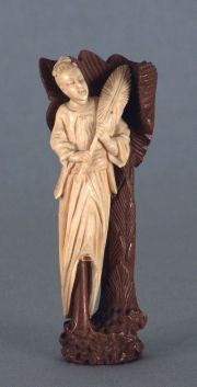 Talla oriental, figura femenina con hoja