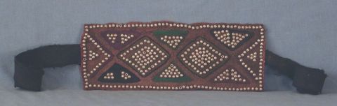 Vincha Mapuche tejida con medias-chaquiras, siglo XIX