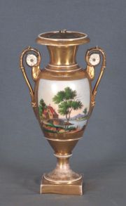 Vaso de porcelana de Paris transformado en lámpara, cachaduras. con pantalla.