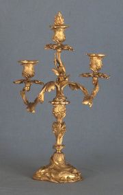 Thiebaut Candelabros de bronce de dos luces, firmados.