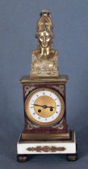 Reloj de mesa con cabeza de Minerva, con vidrio roto y una llave (averías)