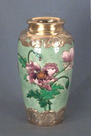 Larock Vaso de Sevres firmado, con decoración floral. Averías.