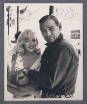 Fotografía de Marilyn Monroe y Clark Gable firmada. Foto de divulgación de la pelicula The Mistfits.
