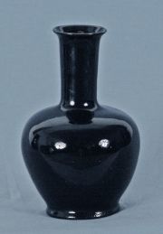 Vaso de porcelana con esmalte negro (363)