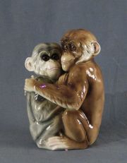 Monos, porcelana italiana Capodimonte. Ojo pegado.