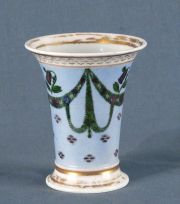 Vaso Sevres con decoracin de flores -121-