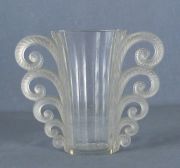 LALIQUE, Vaso de vidrio