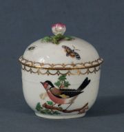 Pote de porcelana, decoracin de insectos, restaurada