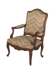 Sillones estilo Luis XV, tapizado zig zag, madera nogal. -58-