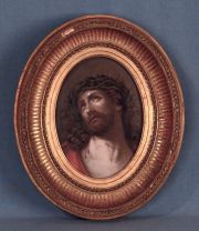 Cristo con corona de espinas, sobre placa de porcelana, oval peq. faltante