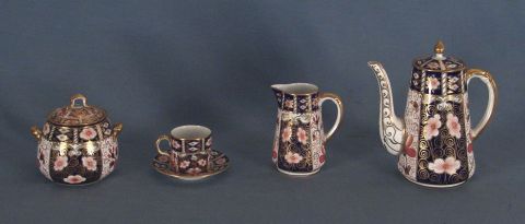 Piezas de cafe de porcelana Royal Crown, 6 pocillos con plato (1 dist), azucarera, lechera, cafetera