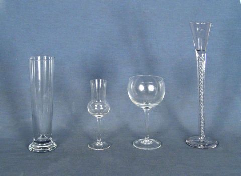 Piezas distintas vidrio 3 copas, 2 vasos largos, 2 copas pie alto, 2 copas.