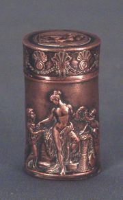 Caja oval de cobre, con escena clasicas.
