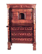 Secretaire neoclsico con marqueterie, con llave.