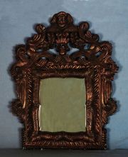 Espejo colonial, de yeso, dec. vegetal, cresta calada con angelitos - 7152