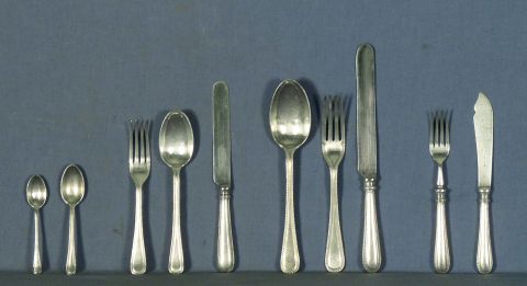 Jgo Cubiertos metal plateado Elkington, 12 cuchillos mesa, 12 tenedores, 12 cucharas, 12 tenedores de postre, 12 cuchill