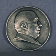 Yrurtia, Rogelio 'Dr. Juan P. Ramos'. Medalla Año 1936. Aldorso dedicada. Diámetro 7,7 cm.