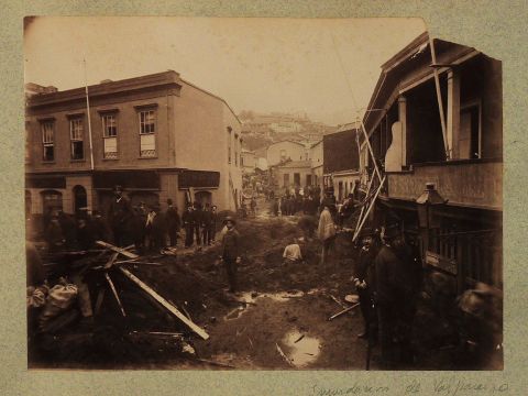 Album 39 fotos: Ruinas de San Francisco, Inundaciones de Valparaiso, Chile; Brasil: Marc Ferrez , Negros y otras.18 x 23