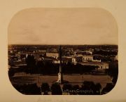 Fotos La Plaza Cagancha N° 28 y Vista General de Montevideo N° 26, de ángulos redondeados. 17 x 22 cm. Circa 1870.