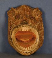 Mascara Chane, Zoomorfa, de palo borracho, h: 26 cm. Hacia 1930/40