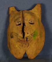 Mascara Chane, Felino, de palo borracho, h: 24,5 cm. Rajadura. Hacia 1930/40