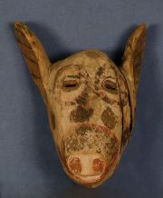 Mascara Chane, Liebre, de palo borracho, h: 37 cm. Hacia 1930/40