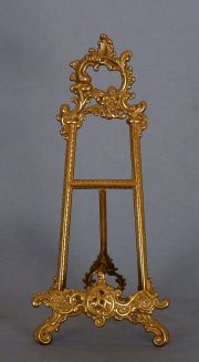 Atril de bronce dorado