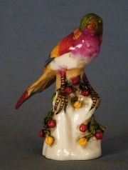 Pequeña ave de porcelana, restaurada.