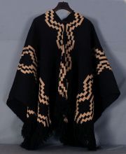 Poncho pampa con flecos.