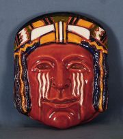 PERLOTTI, Luis. Cabeza de Indio, cerámica esmaltada. Col. J.C. Colombano.
