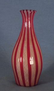 Vaso murano, decoración bandas laticino rojo y blanco.