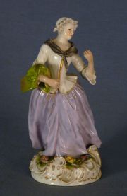 Figura femenina, porcelana alemana.