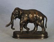 BARYE, Antoine. Elefante de Asia, escultura de bronce firmada.