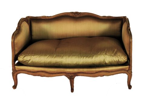 Sofa Corbeille de dos cuerpos, laqueado, tapizado verdoso.