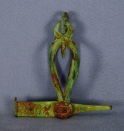 Balanza de hierro, India S. XVIII. Alto 15 cm. Faltantes.