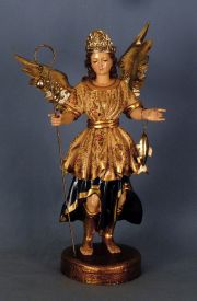 Arcangel, escultura madera dorada con pescados.