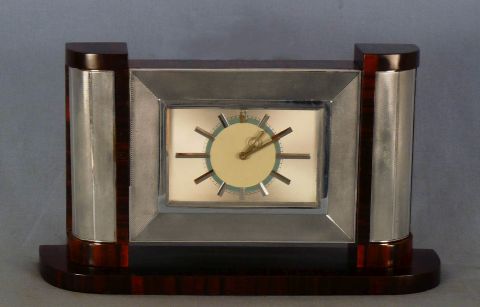 Reloj Art deco de madera y plata guiloche punzonada