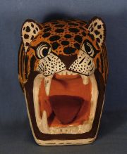 Máscara Chané. Tigre, madera polícroma. Avs. colmillos