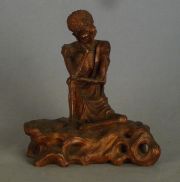 Personaje esqueletico, talla china en madera.