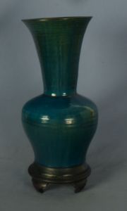 Vaso cerámica china verde largo cuello expandido, restaurado.