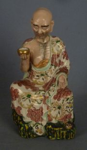 Personaje oriental sentado, porcelana Kutani