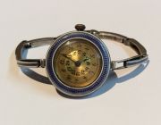 Reloj pulsera para dama, cuadrante de esmalte, malla extensible. Punzonado