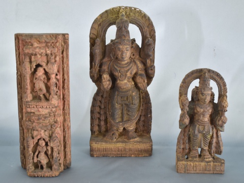 Tres Altorrelieves, india, tallas distintas. Alto: 30, 26 y 20 cm.