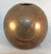 Vaso Art Deco globular con decoracin gemetrica, -408-