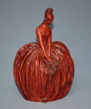 Figura Art Deco, cerámica europea, firma ilegible. 27 cm.