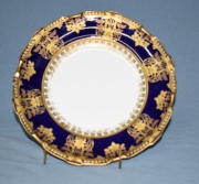 Plato para masas, marli ancho azul cobalto y dorado. Royal Crown Tiffany, N. York. Restaurado.