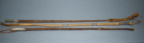 Tres Fustas, realizadas en tiento de potro, aplicaciones de plata.