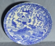 Plato oriental con peces en esmalte azul. -31-